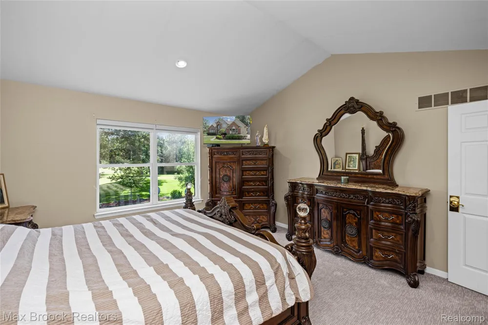 2322 Sandlewood Drive White Lake Charter Township, MI 48383