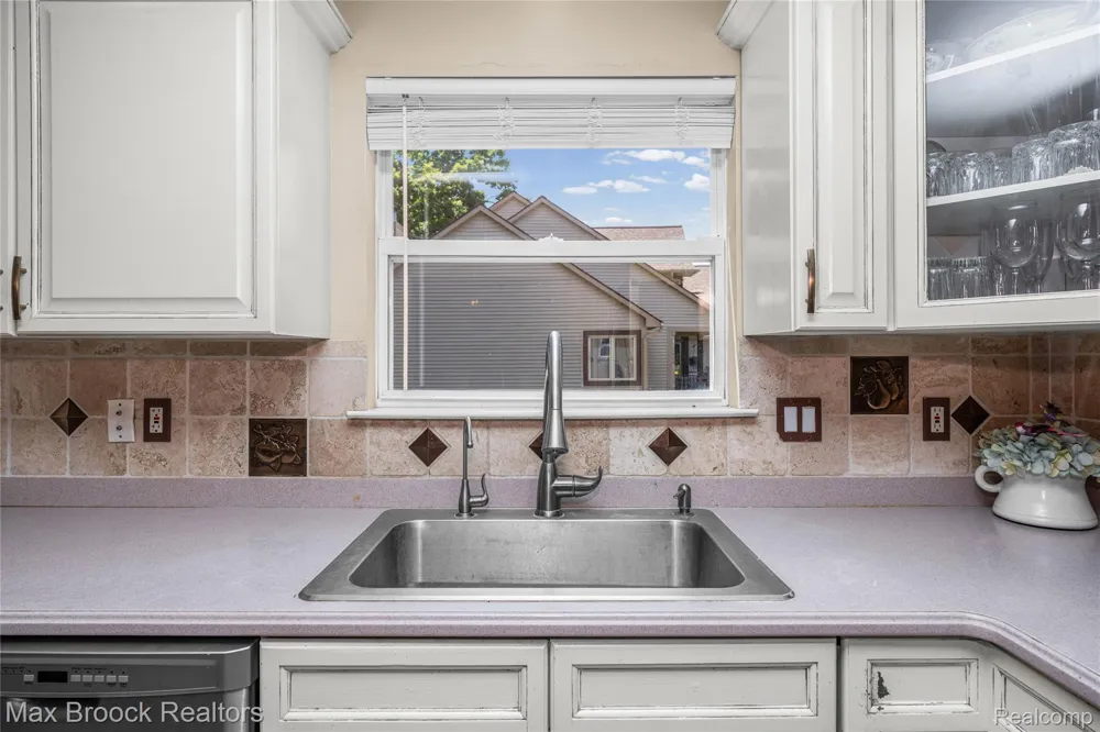 2322 Sandlewood Drive White Lake Charter Township, MI 48383