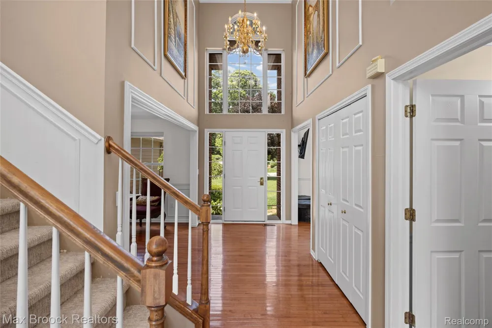 2322 Sandlewood Drive White Lake Charter Township, MI 48383