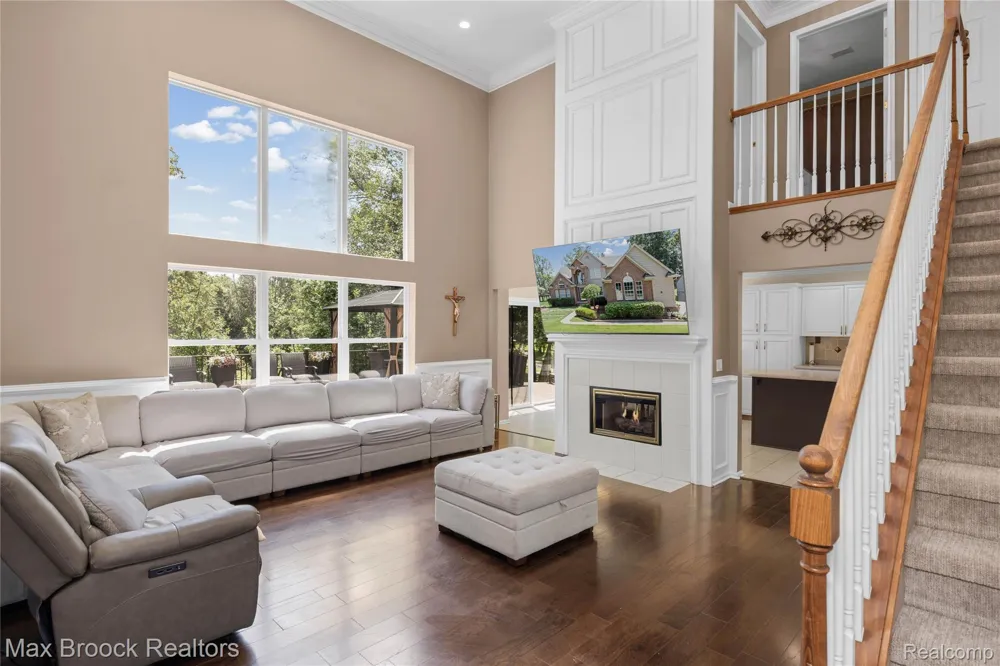 2322 Sandlewood Drive White Lake Charter Township, MI 48383