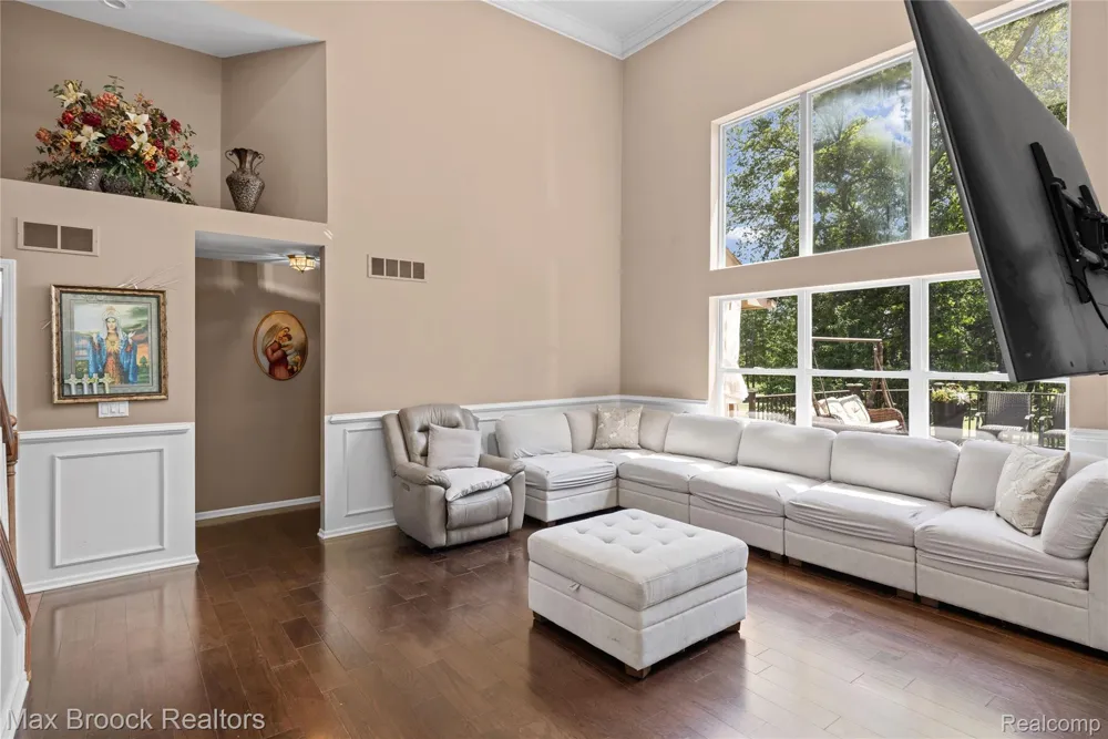 2322 Sandlewood Drive White Lake Charter Township, MI 48383
