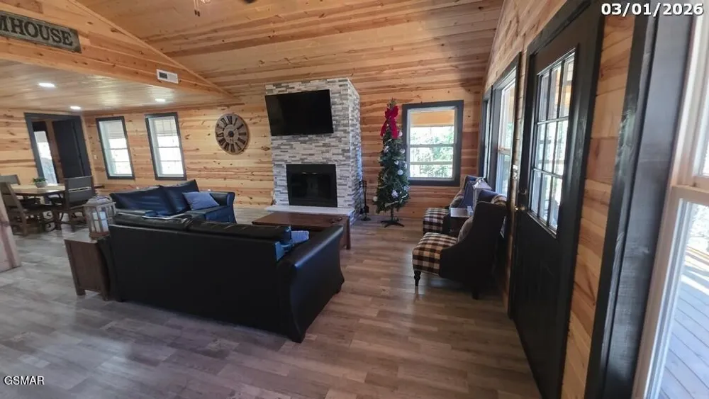 2869 Hatcher Mountain Road Sevierville, TN 37862