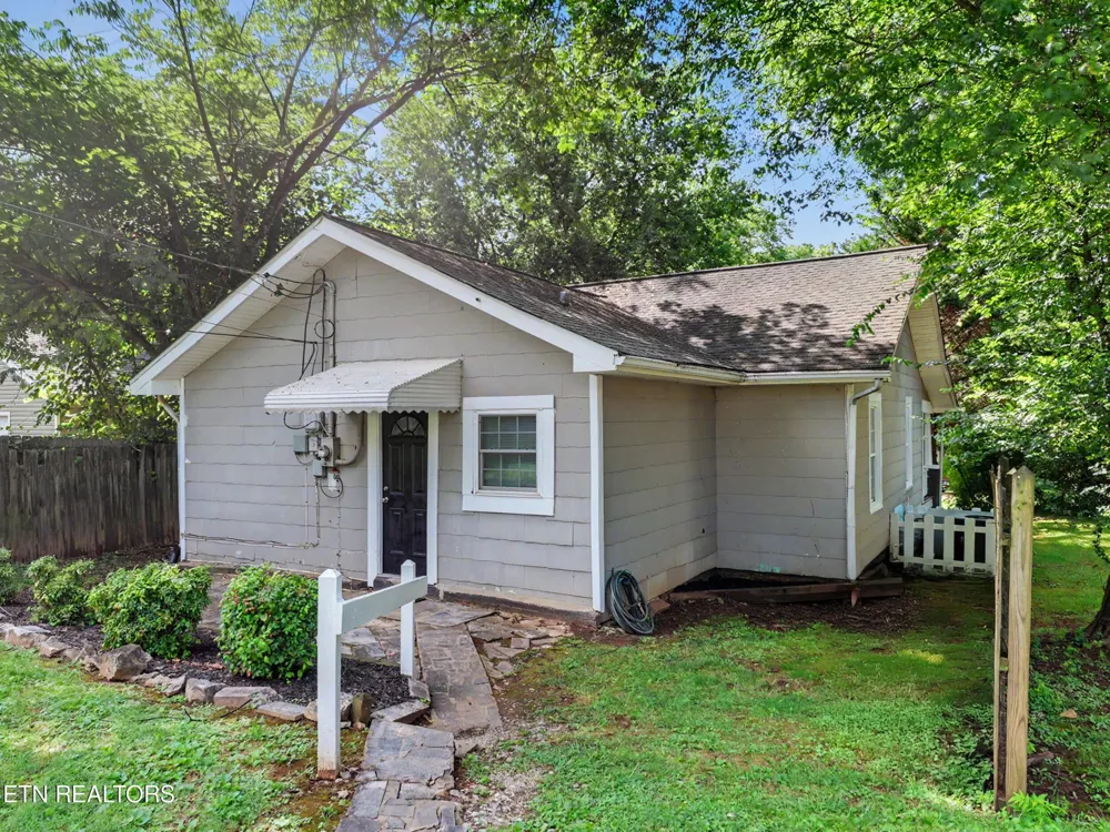 2311 Cedar Lane Knoxville, TN 37918