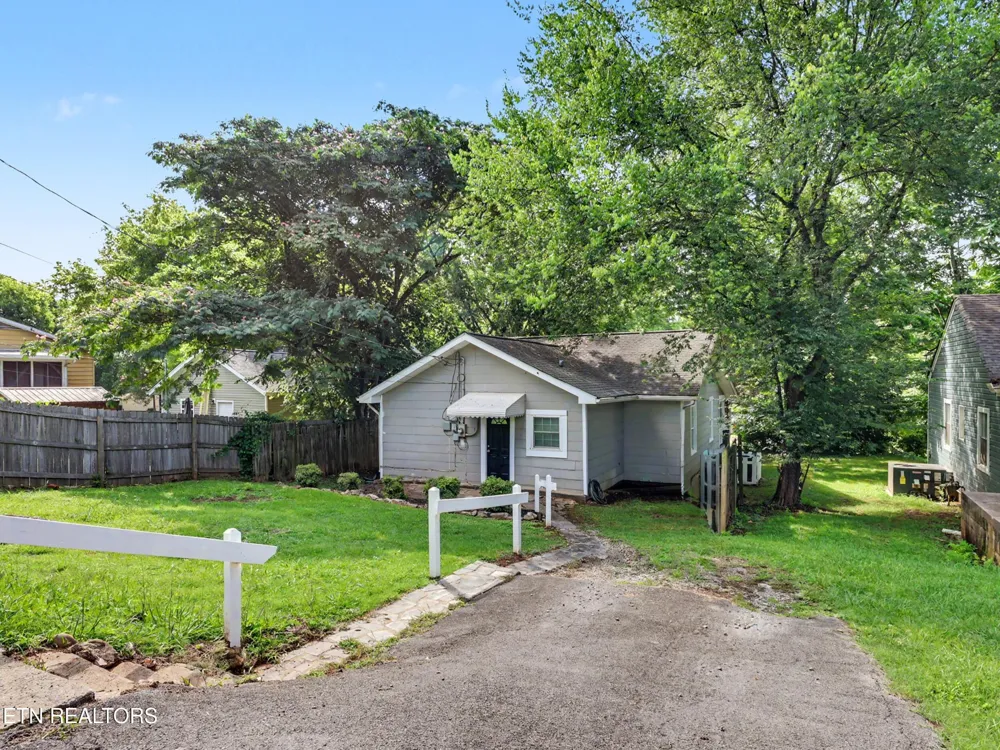 2311 Cedar Lane Knoxville, TN 37918