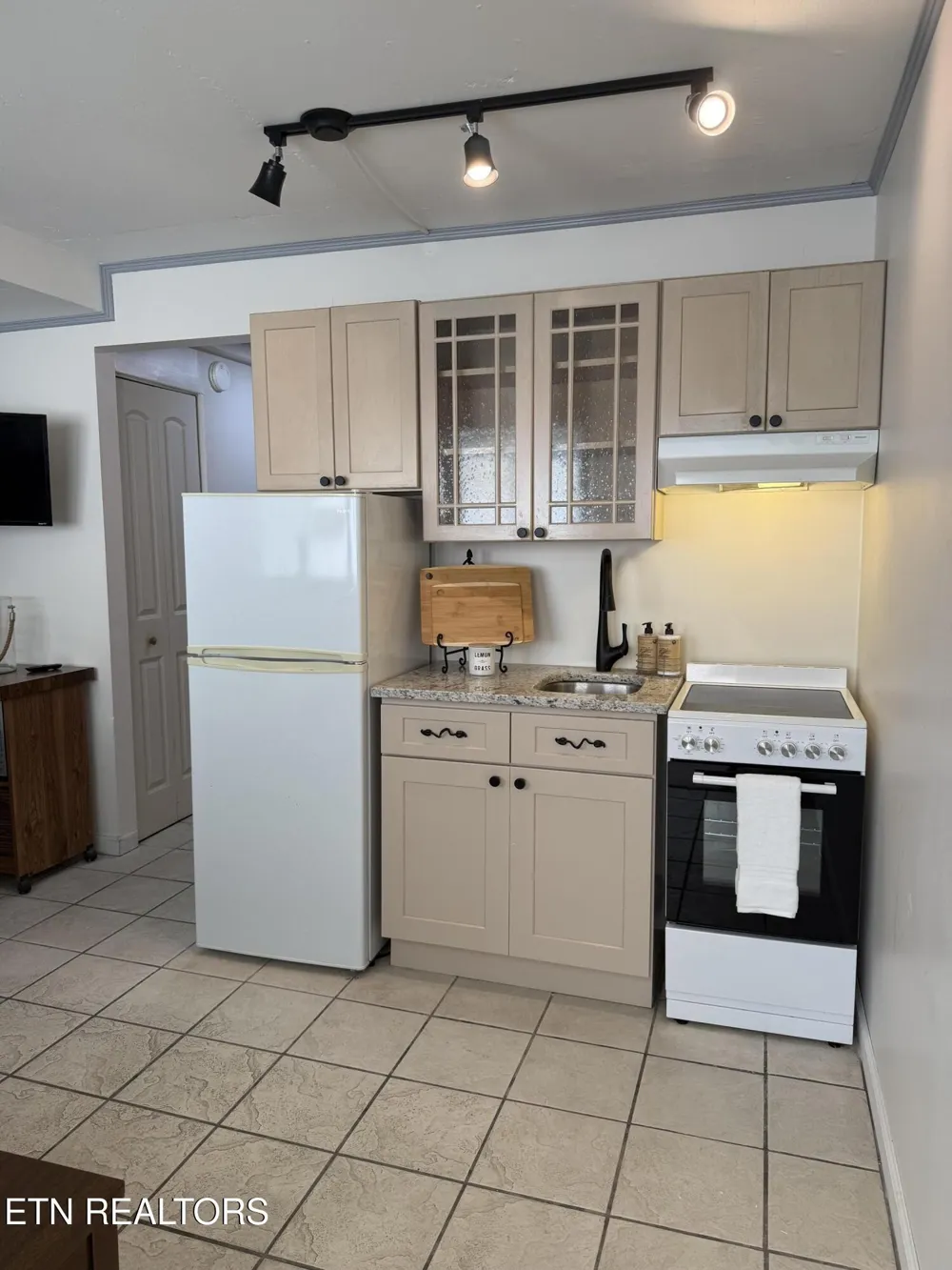 1700 Clinch Ave #411 Knoxville, TN 37916