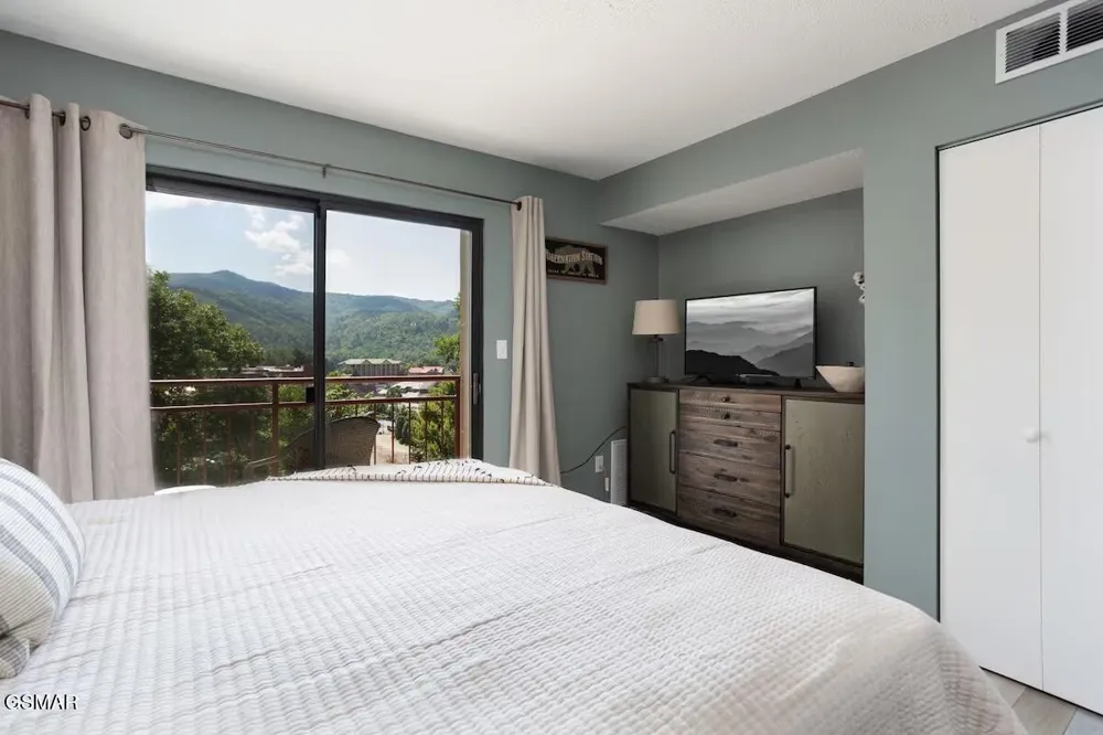 354 E Holly Ridge Road Gatlinburg, TN 37738