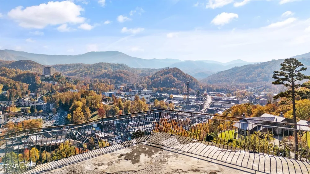 345 Greystone Heights Road Gatlinburg, TN 37738
