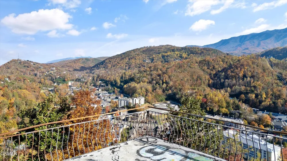 345 Greystone Heights Road Gatlinburg, TN 37738