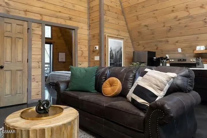 324 Lewis Clabo Road Gatlinburg, TN 37738