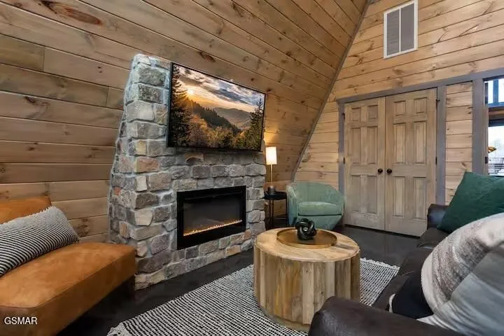 324 Lewis Clabo Road Gatlinburg, TN 37738