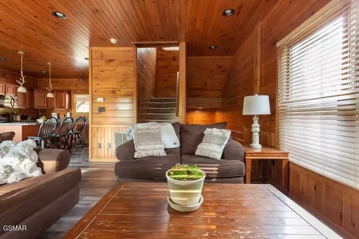4532 Holly Forest Way Gatlinburg, TN 37738