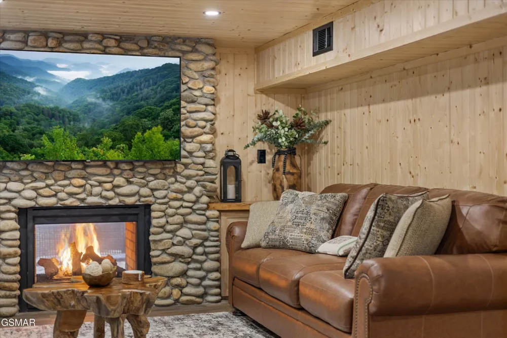 2951 Webb Creek Road Sevierville, TN 37876