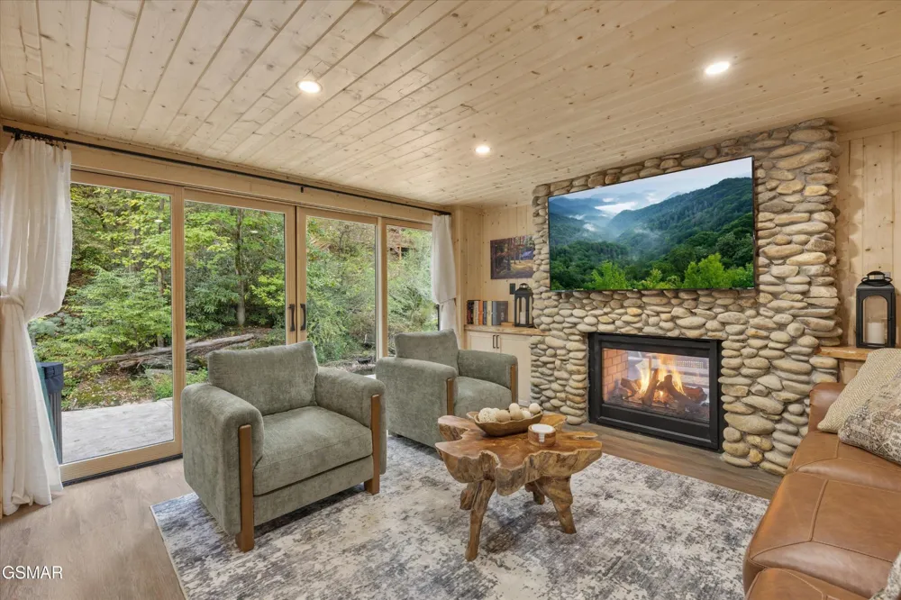 2951 Webb Creek Road Sevierville, TN 37876