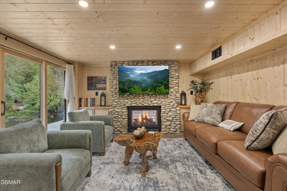 2951 Webb Creek Road Sevierville, TN 37876