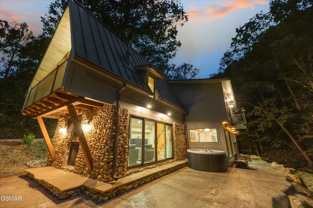 2951 Webb Creek Road Sevierville, TN 37876