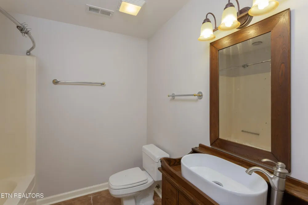 3445 Commodore Point Knoxville, TN 37922