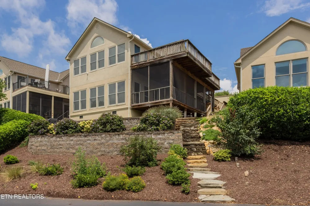 3445 Commodore Point Knoxville, TN 37922