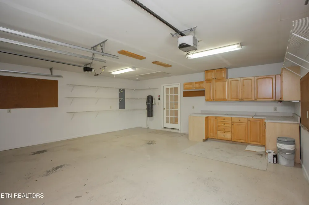 3445 Commodore Point Knoxville, TN 37922
