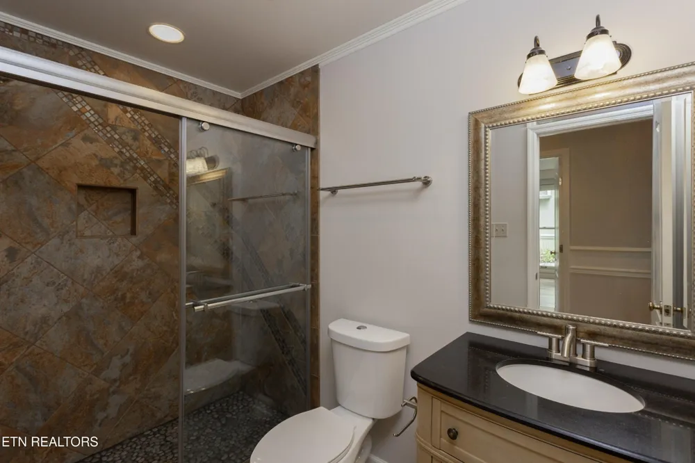 3445 Commodore Point Knoxville, TN 37922