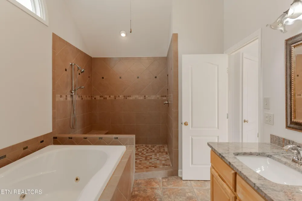 3445 Commodore Point Knoxville, TN 37922