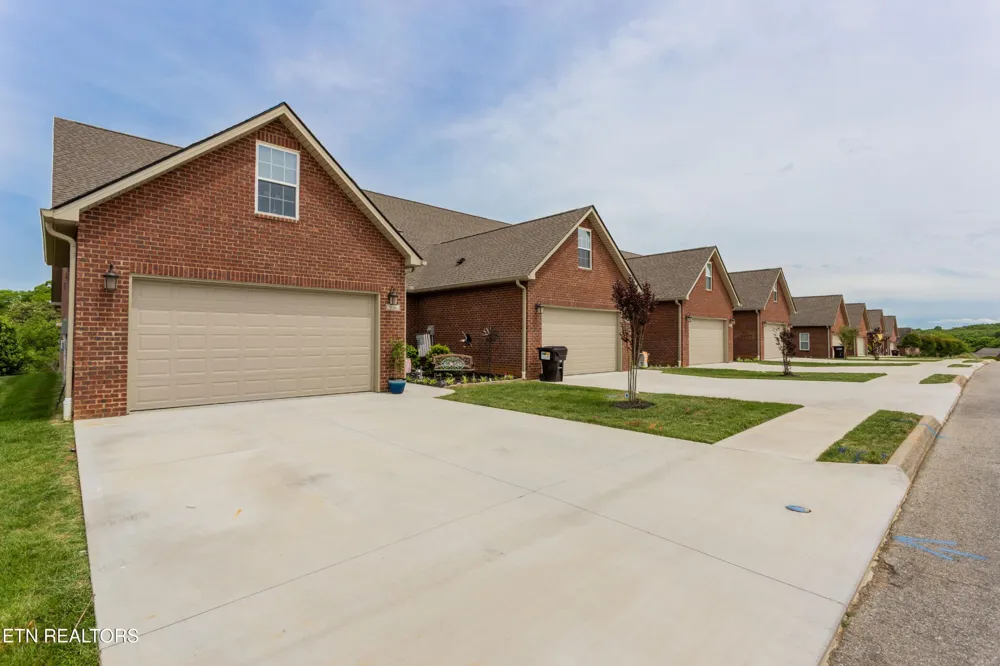986 Meadow Walk Lane Lenoir City, TN 37772