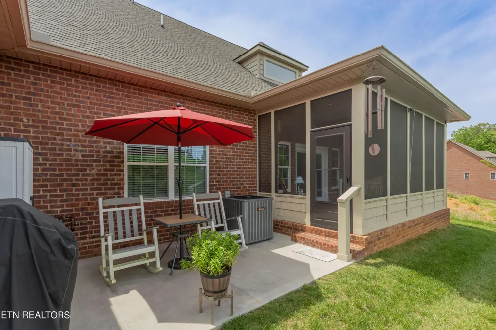 986 Meadow Walk Lane Lenoir City, TN 37772