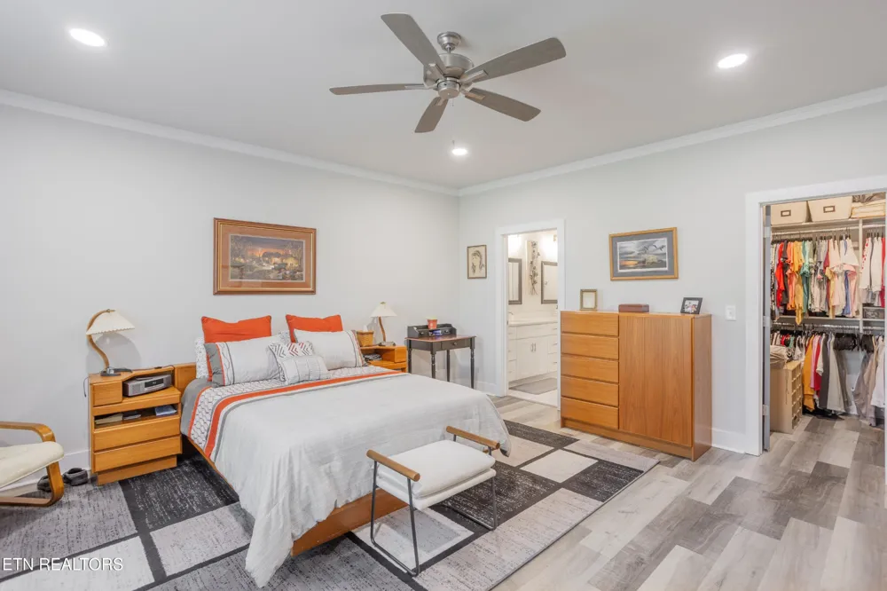 986 Meadow Walk Lane Lenoir City, TN 37772