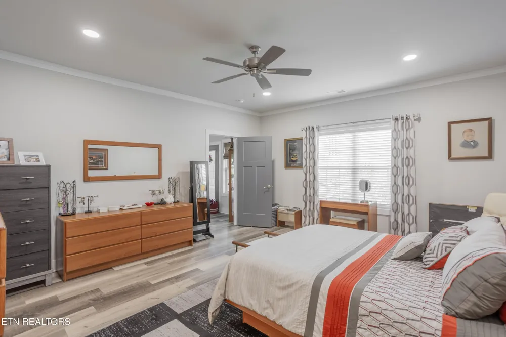 986 Meadow Walk Lane Lenoir City, TN 37772