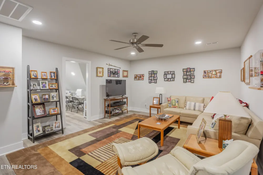 986 Meadow Walk Lane Lenoir City, TN 37772