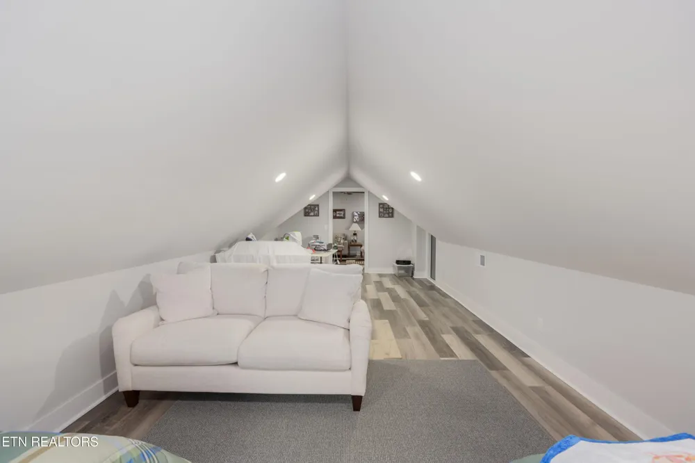 986 Meadow Walk Lane Lenoir City, TN 37772