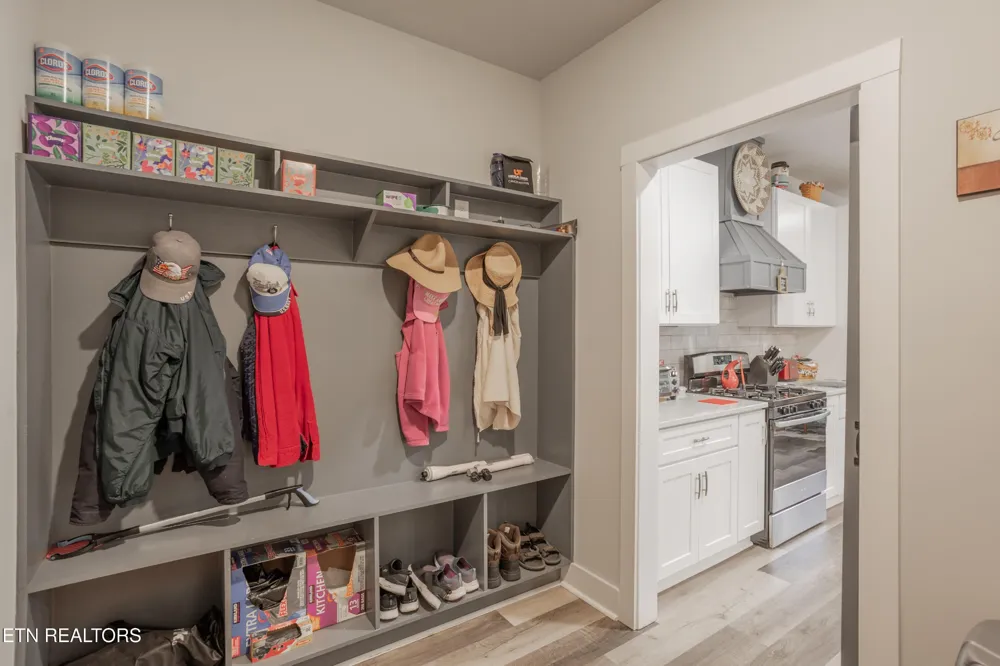986 Meadow Walk Lane Lenoir City, TN 37772