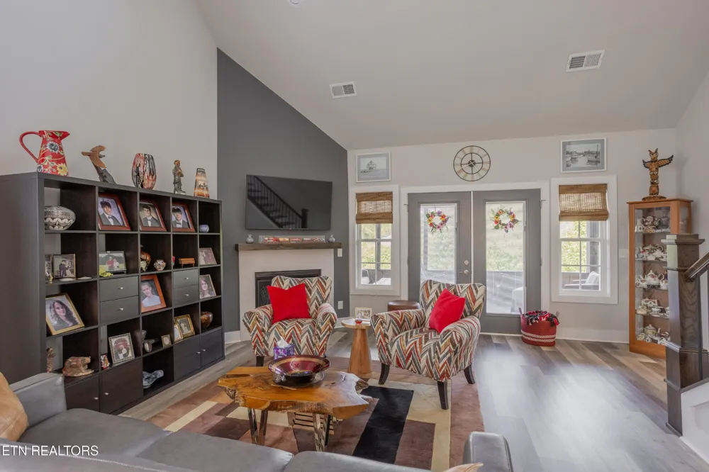 986 Meadow Walk Lane Lenoir City, TN 37772