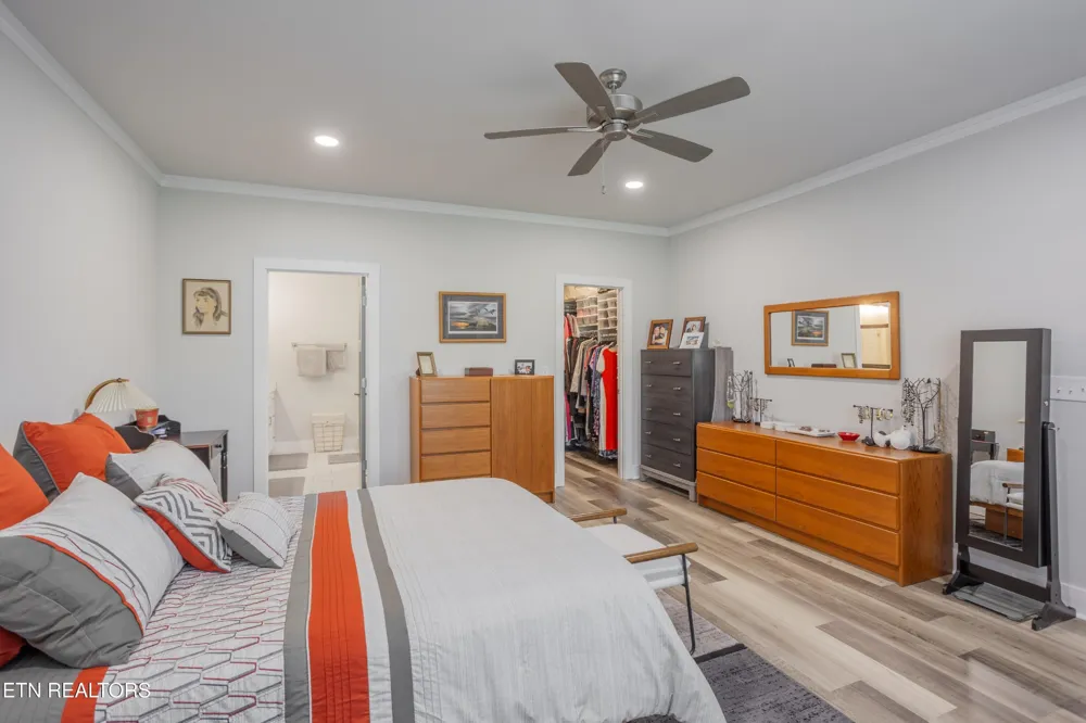 986 Meadow Walk Lane Lenoir City, TN 37772
