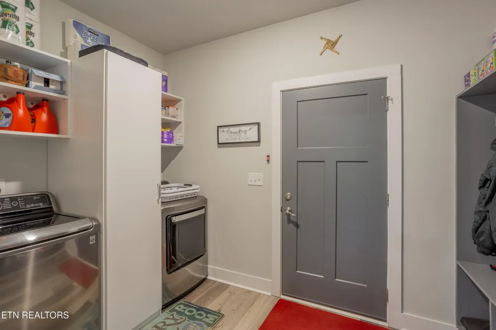 986 Meadow Walk Lane Lenoir City, TN 37772