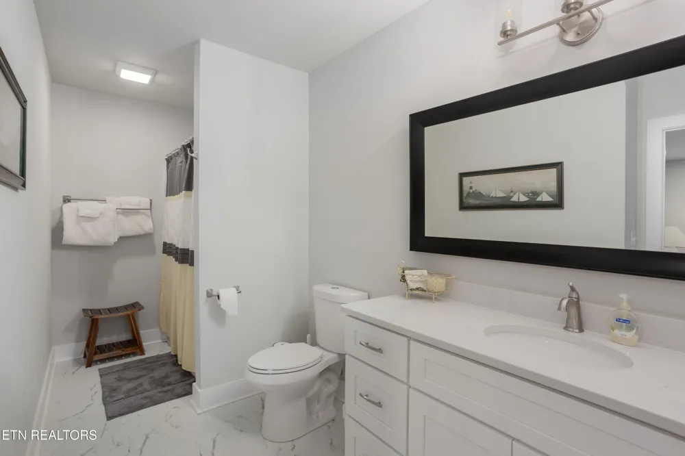 986 Meadow Walk Lane Lenoir City, TN 37772