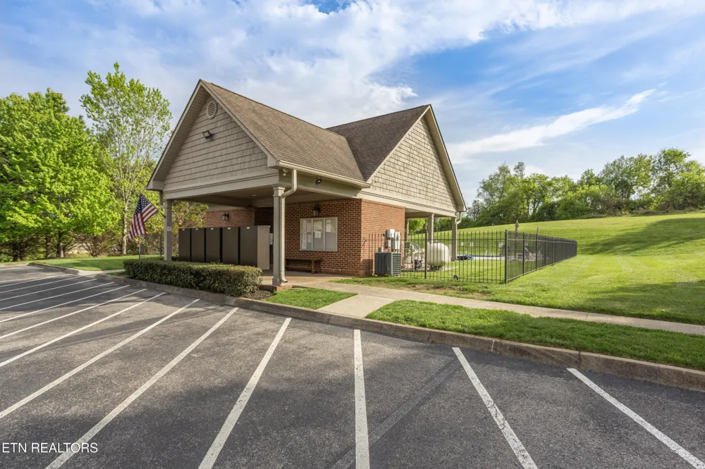 986 Meadow Walk Lane Lenoir City, TN 37772