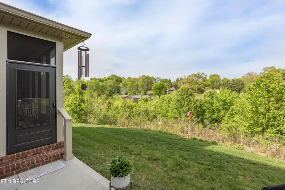 986 Meadow Walk Lane Lenoir City, TN 37772
