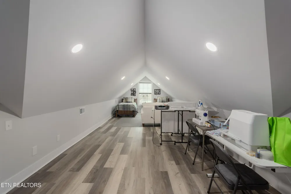 986 Meadow Walk Lane Lenoir City, TN 37772
