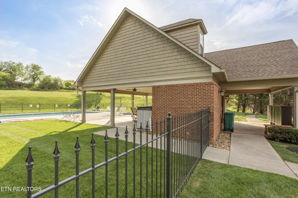986 Meadow Walk Lane Lenoir City, TN 37772