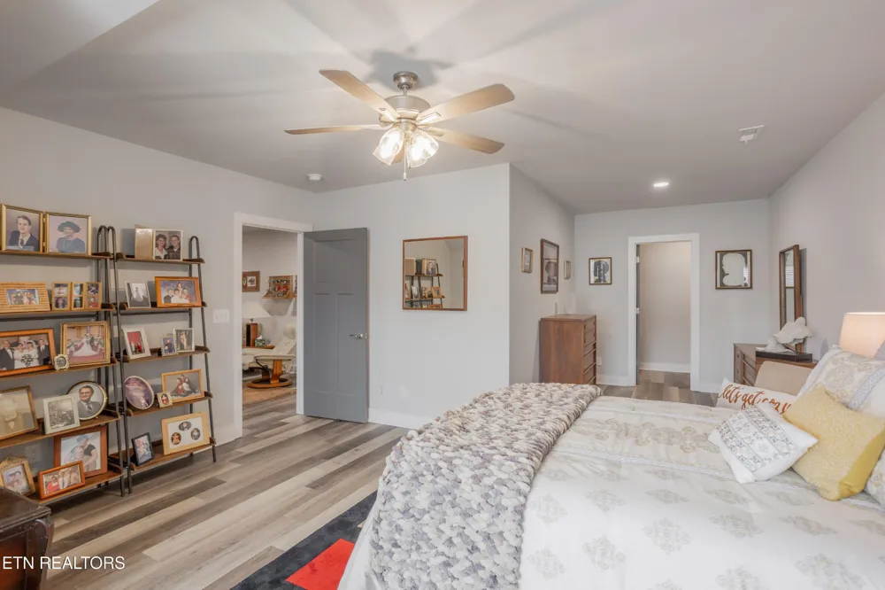 986 Meadow Walk Lane Lenoir City, TN 37772