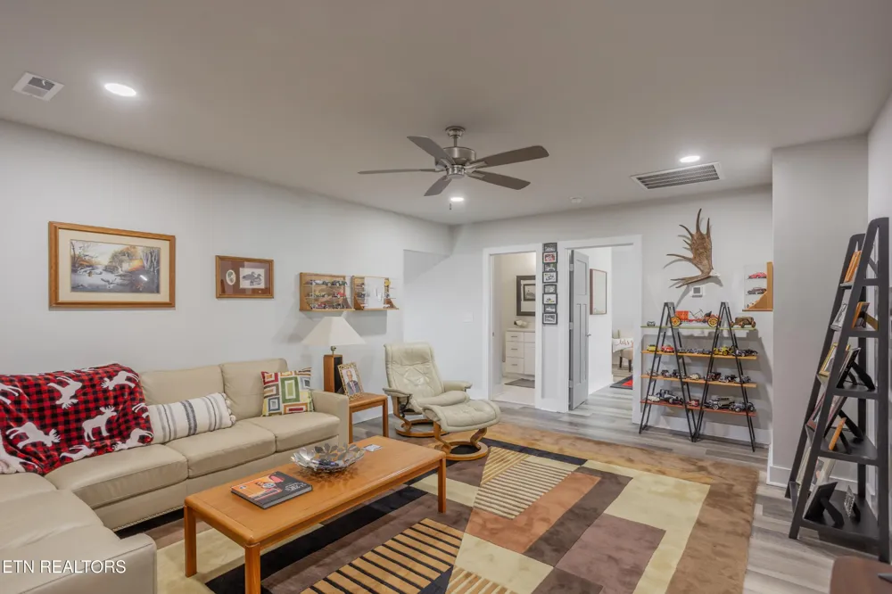 986 Meadow Walk Lane Lenoir City, TN 37772