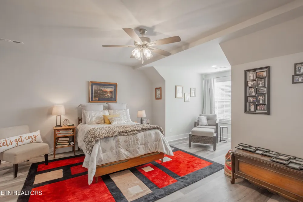 986 Meadow Walk Lane Lenoir City, TN 37772