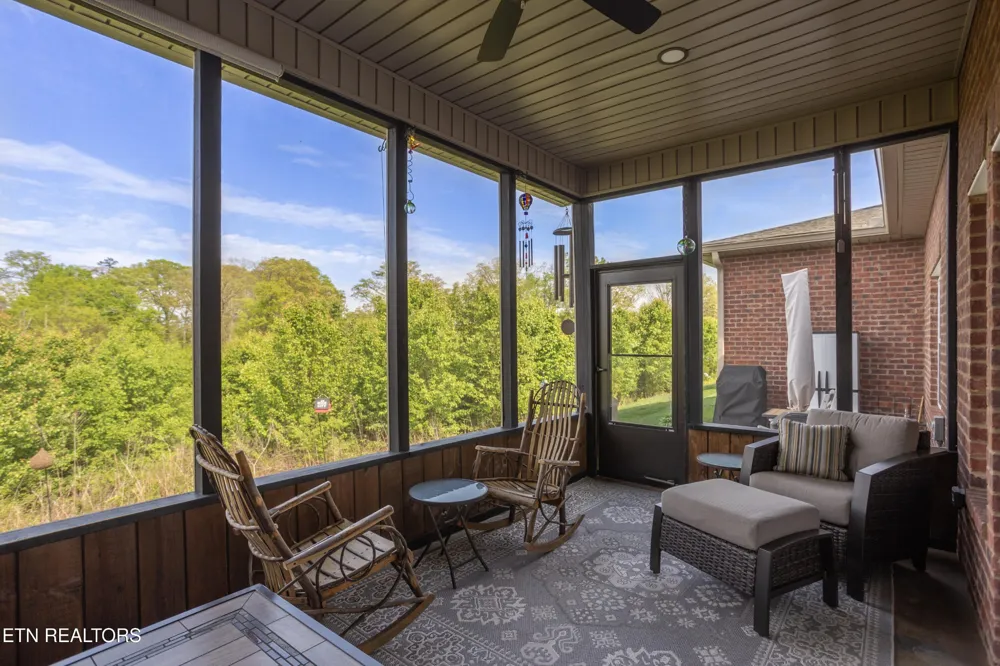 986 Meadow Walk Lane Lenoir City, TN 37772