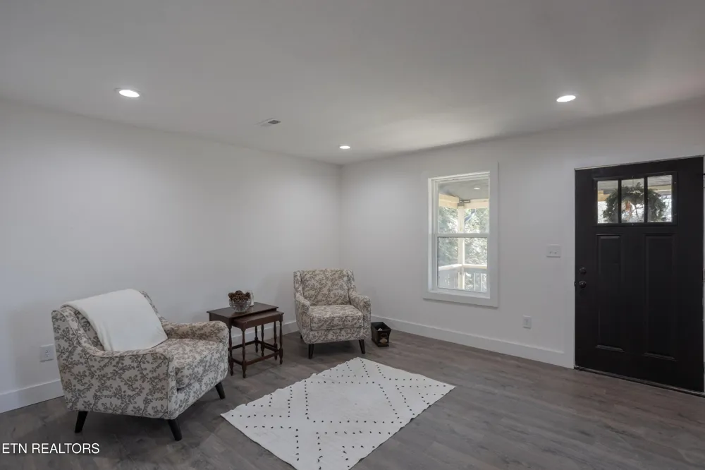 2317 E Glenwood Ave Knoxville, TN 37917
