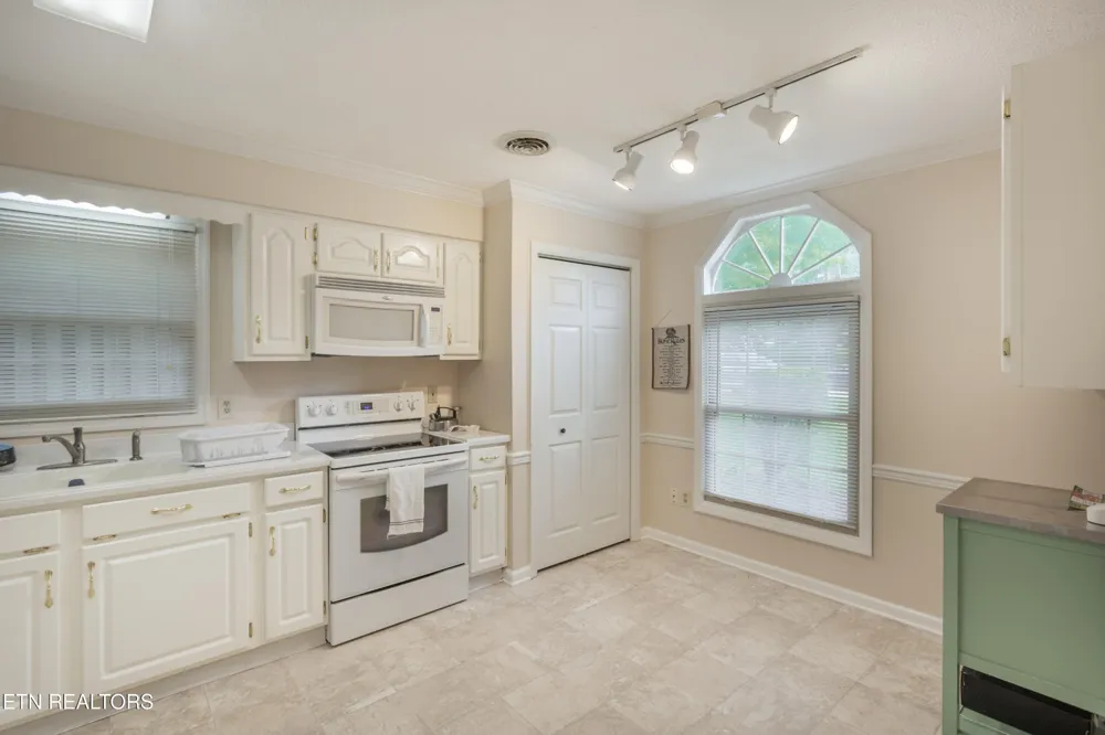 709 Landing Lane Knoxville, TN 37934