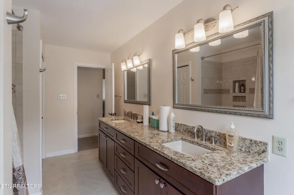 709 Landing Lane Knoxville, TN 37934