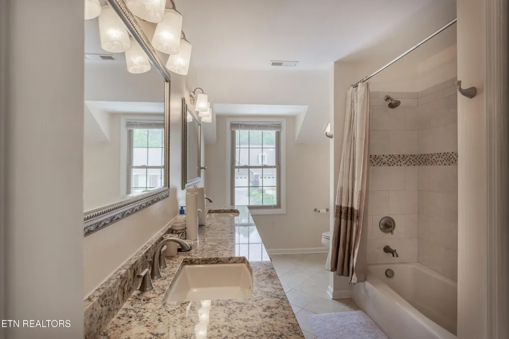 709 Landing Lane Knoxville, TN 37934