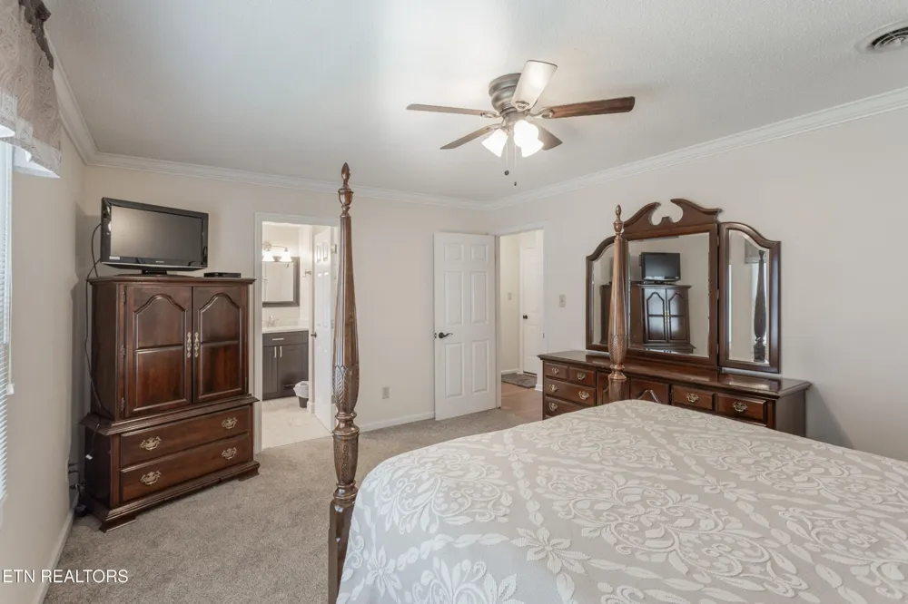 709 Landing Lane Knoxville, TN 37934