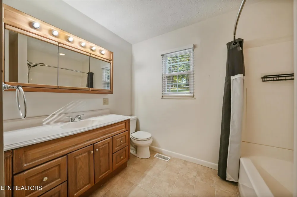155 Chestnut Hill Rd Harriman, TN 37748