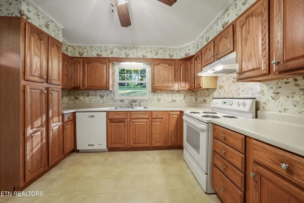 155 Chestnut Hill Rd Harriman, TN 37748